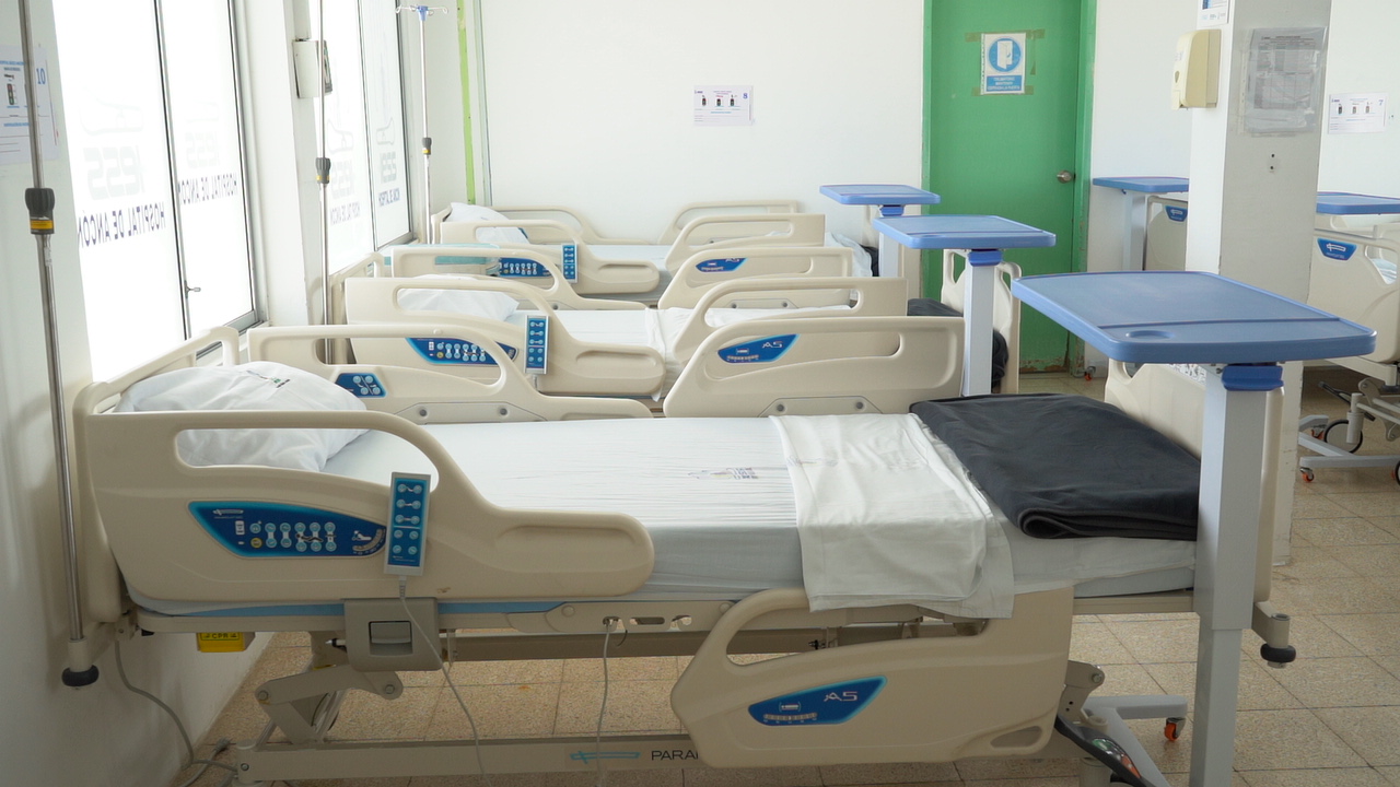 El Hospital Básico Ancón del IESS renueva sus camas de hospitalización tras la renovación impulsada por el presidente Daniel Noboa